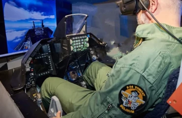 Flight simulator F-16 Fighting Falcon.